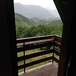 Views - Hut In The Forest Ferienhaus *